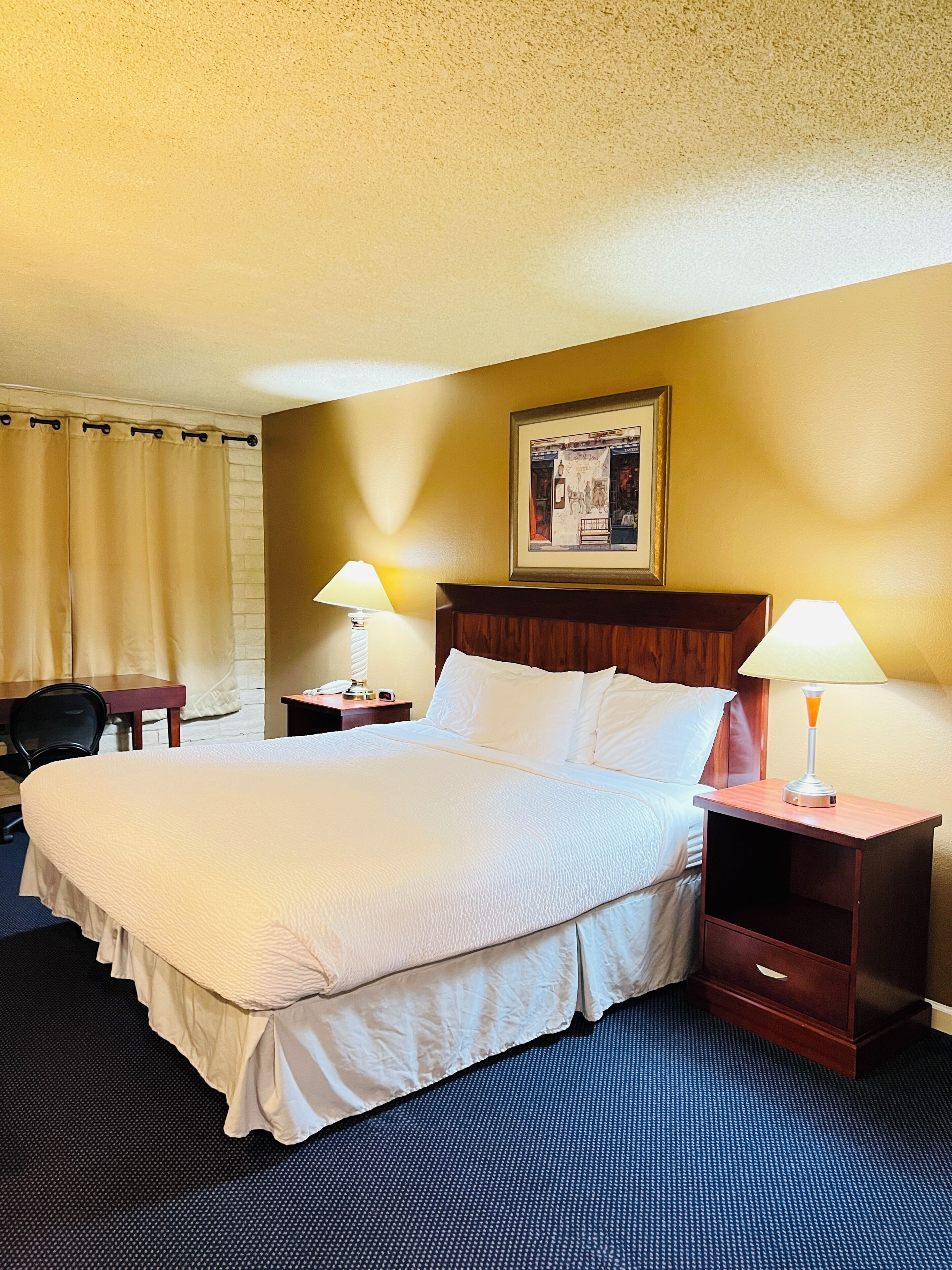 Room, 1 King Bed, Non Smoking | Desk, blackout drapes, iron/ironing board, free WiFi