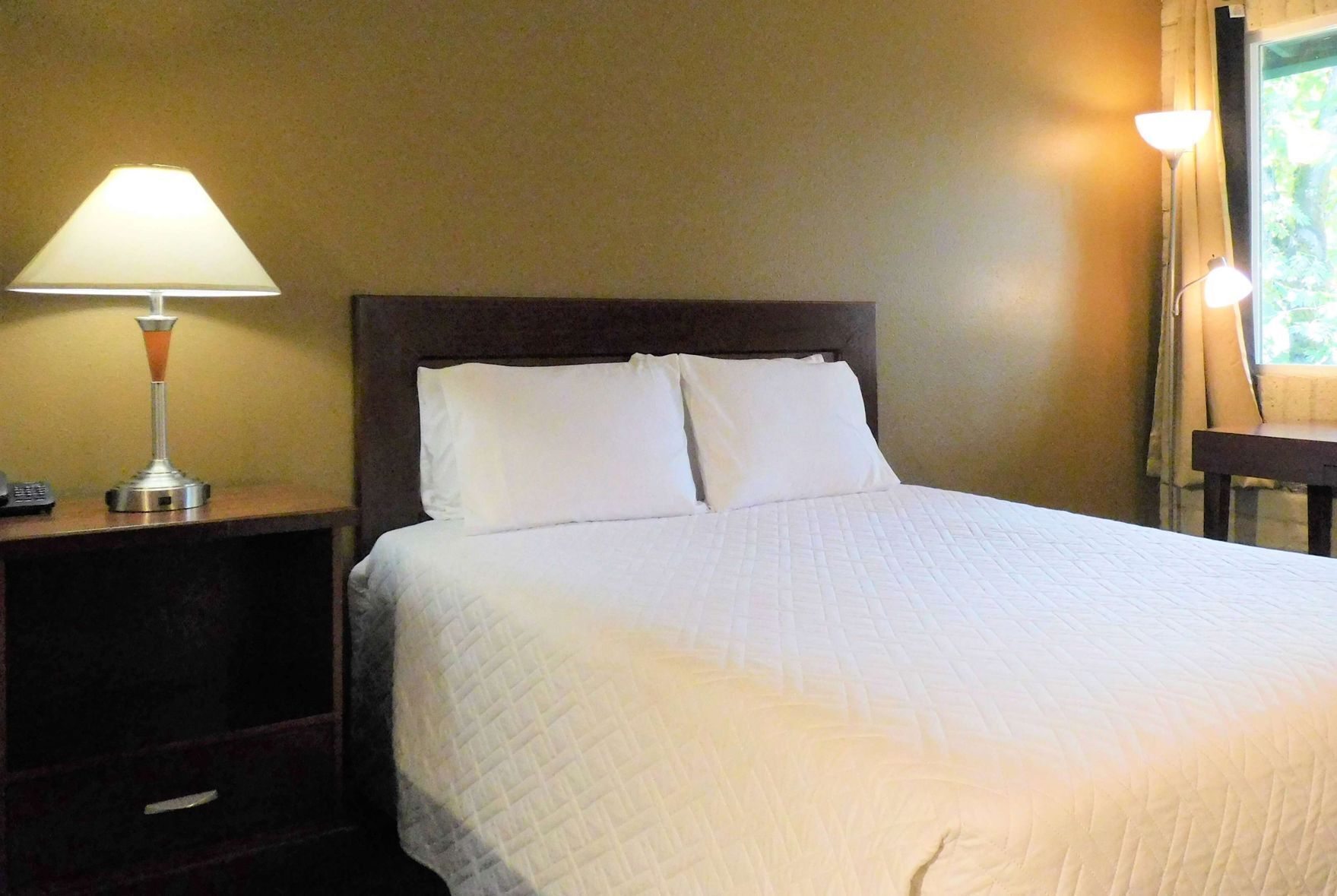Desk, blackout drapes, iron/ironing board, free WiFi