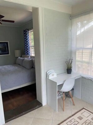 3 bedrooms, desk, free WiFi, bed sheets