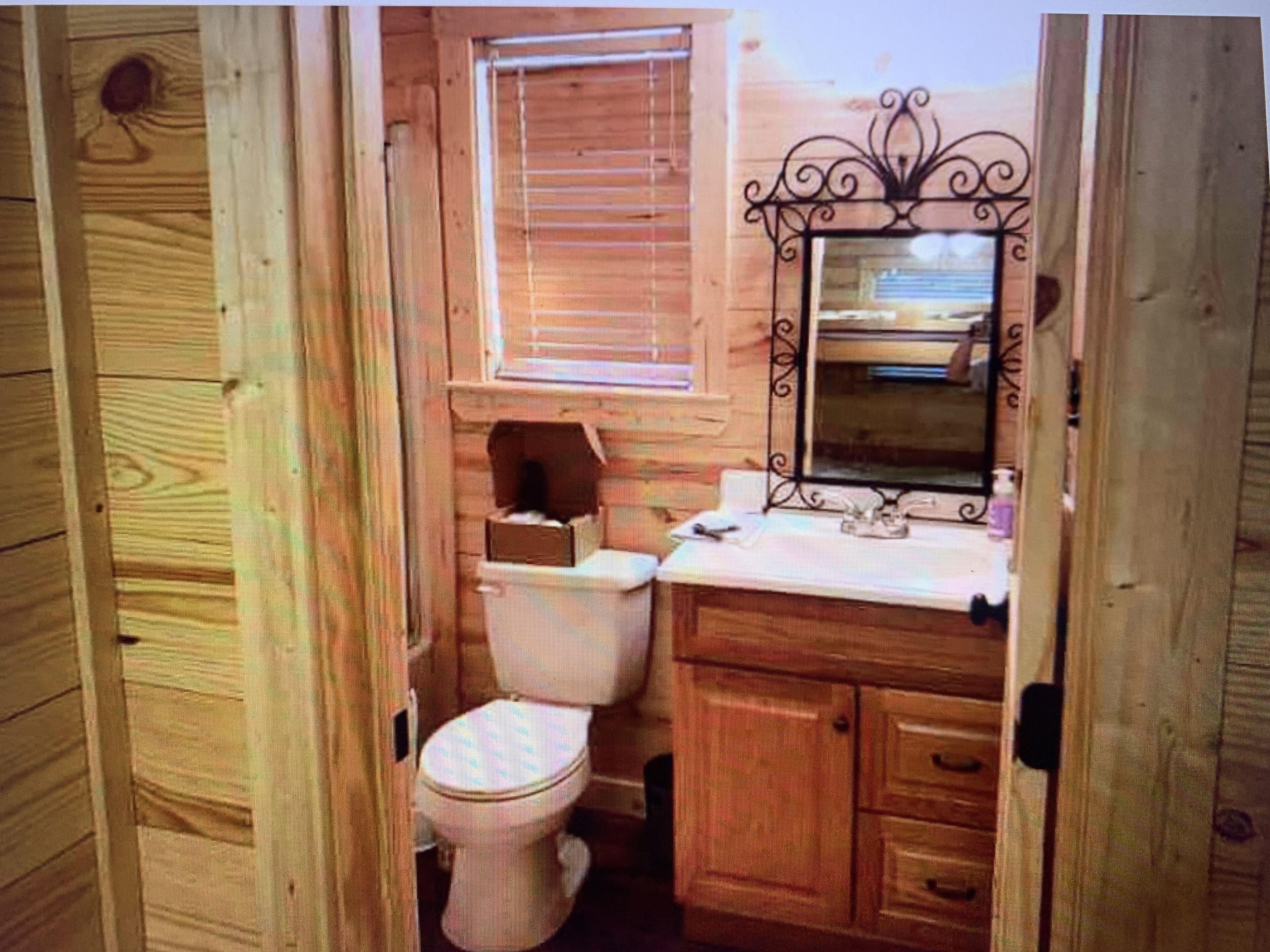 Sherwood Shores Pine Cabin