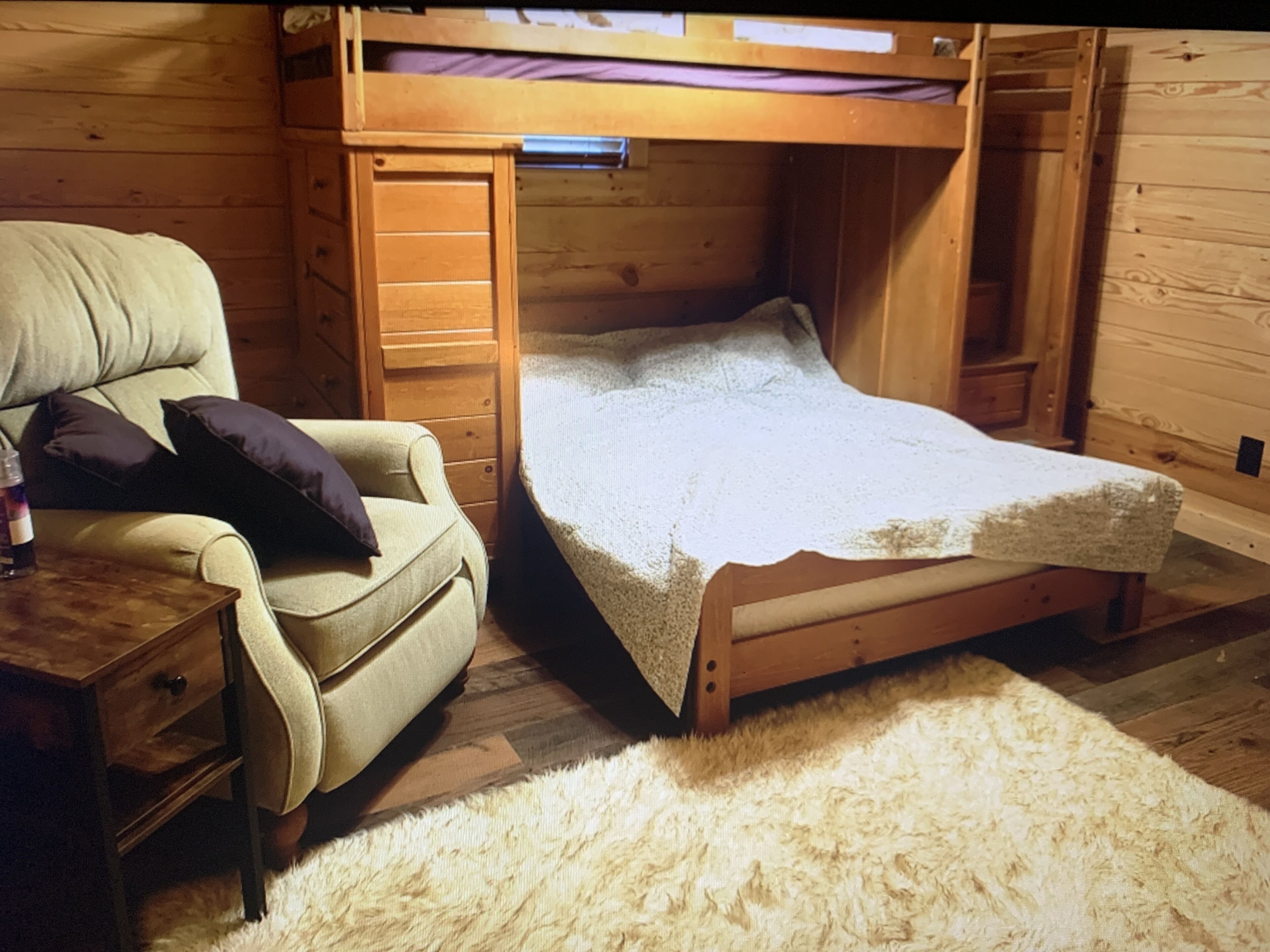 Sherwood Shores Pine Cabin