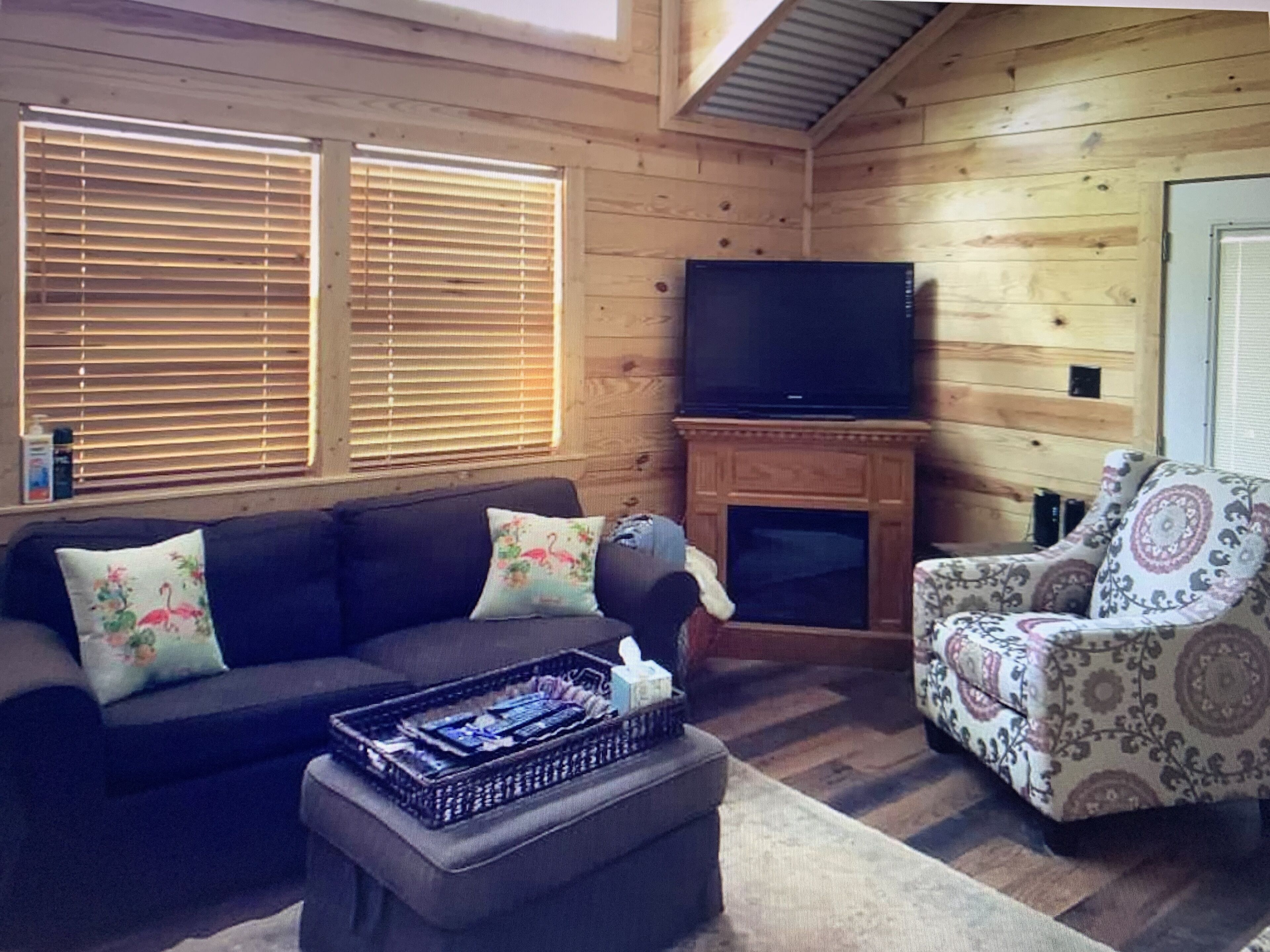 Sherwood Shores Pine Cabin