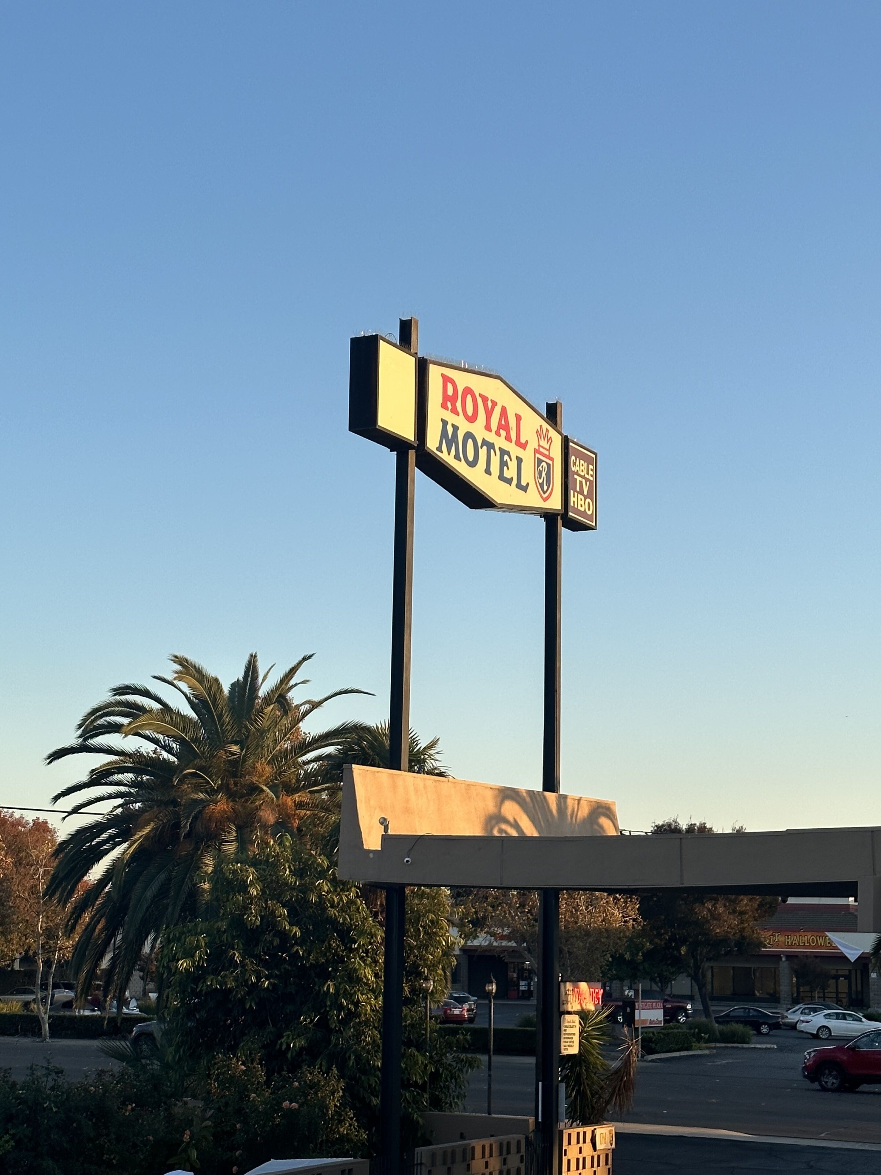 ROYAL MOTEL TRACY LLC