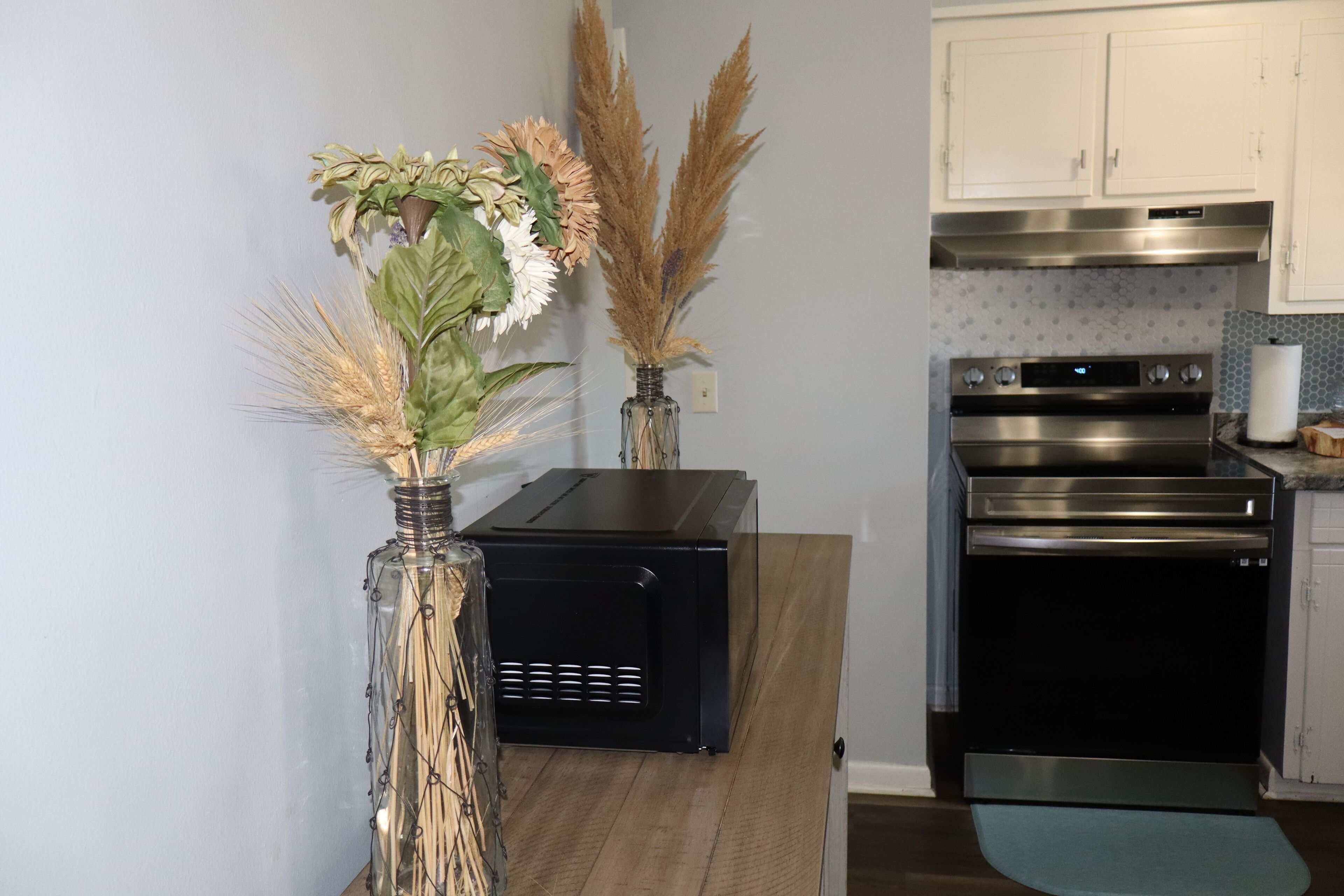 Refrigerador, microondas, horno y parrilla de estufa 