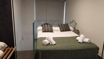 Silitysrauta/-lauta, Wi-Fi, vuodevaatteet