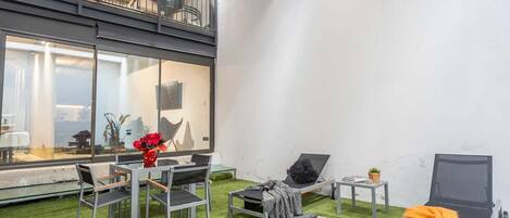 تناول الطعام بالخارج