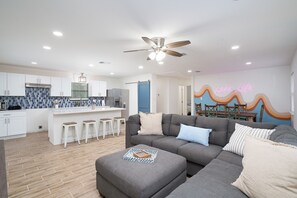 Living area - Cozy Modern Lakehouse - 3 minutes from the lake! (Canyon Lake)