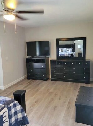 2 chambres, fer et planche à repasser, Wi-Fi, draps fournis