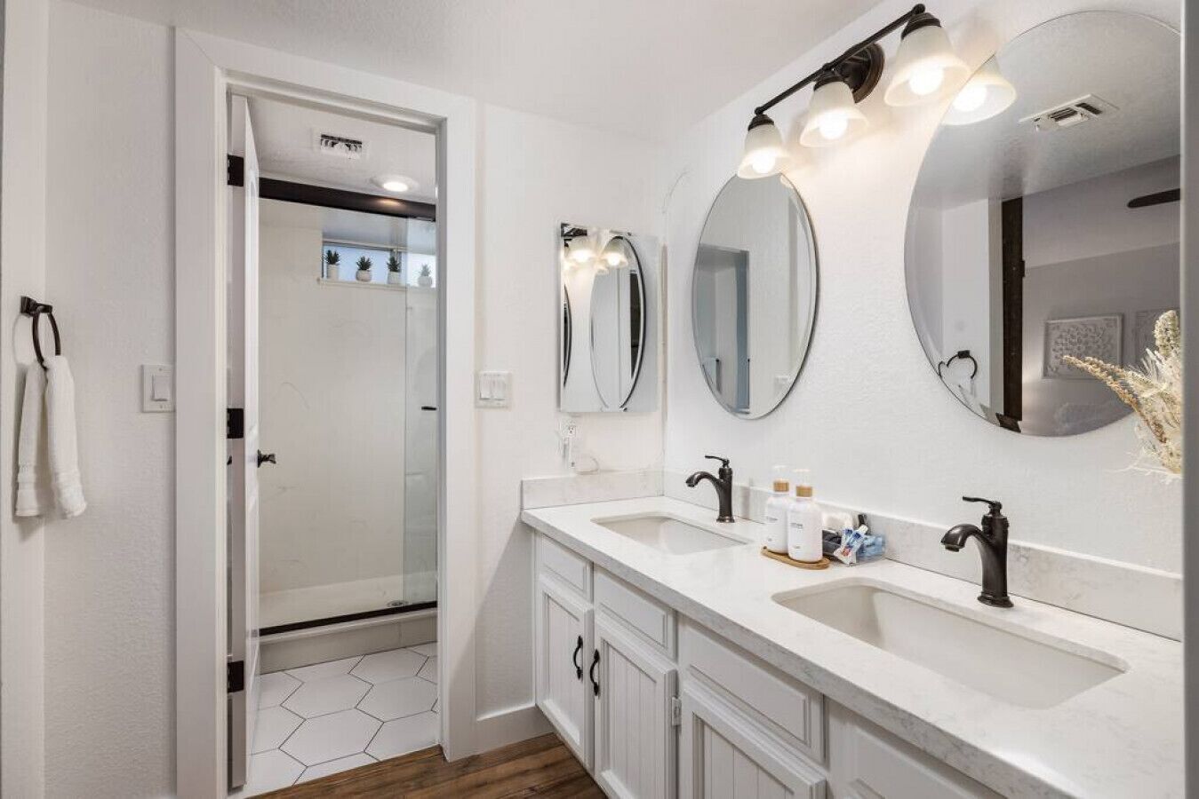 NEW! R House Hot Tub+Pool+Air Hockey+5BD