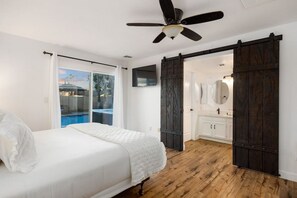 5 camere, una scrivania, ferro/asse da stiro, culla da viaggio