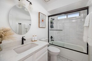 Hair dryer, towels - NEW! R House Hot Tub+Pool+Air Hockey+5BD (Scottsdale)