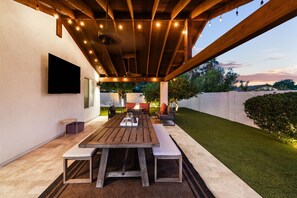 Outdoor dining - NEW! R House Hot Tub+Pool+Air Hockey+5BD (Scottsdale)