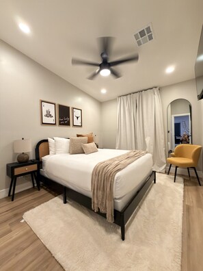 5 bedrooms, desk, iron/ironing board, travel crib - R House Retreat: w/ Hot Tub, Pool, Air Hockey, 5BR (Scottsdale)