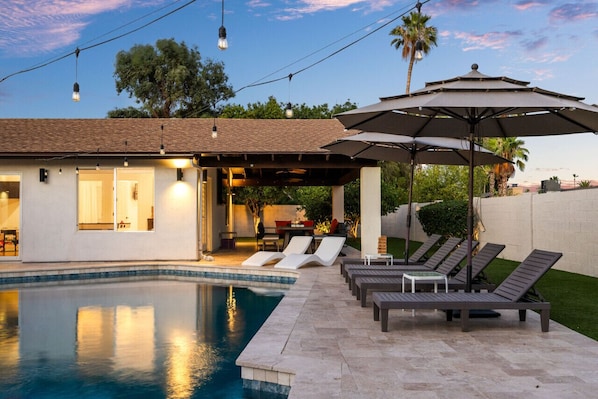 A heated pool - NEW! R House Hot Tub+Pool+Air Hockey+5BD (Scottsdale)