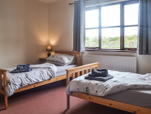 4 quartos, Wi-Fi de cortesia, roupa de cama