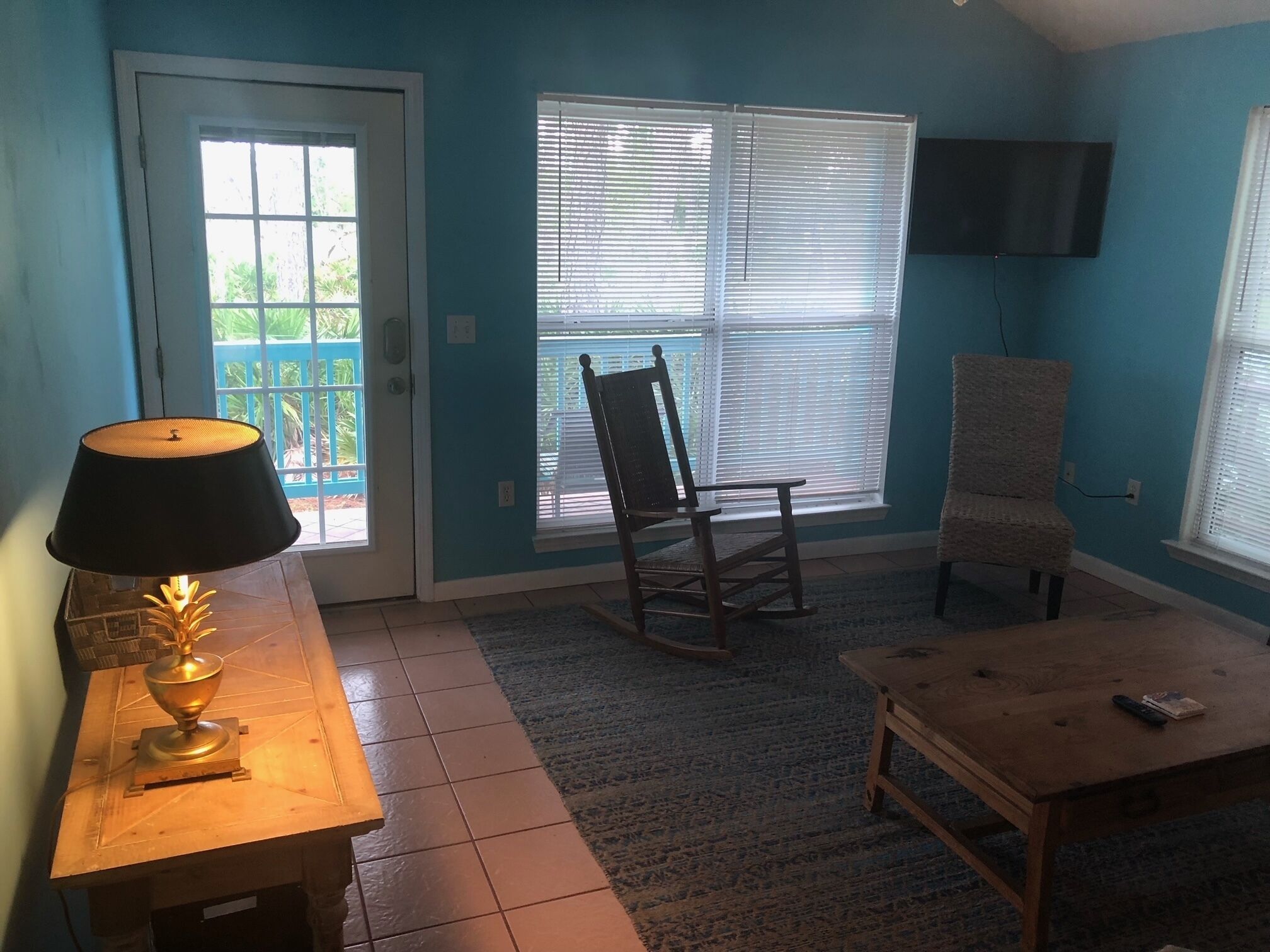 Peaceful bungalow and birdwatcher's paradise 3 blocks from the beach