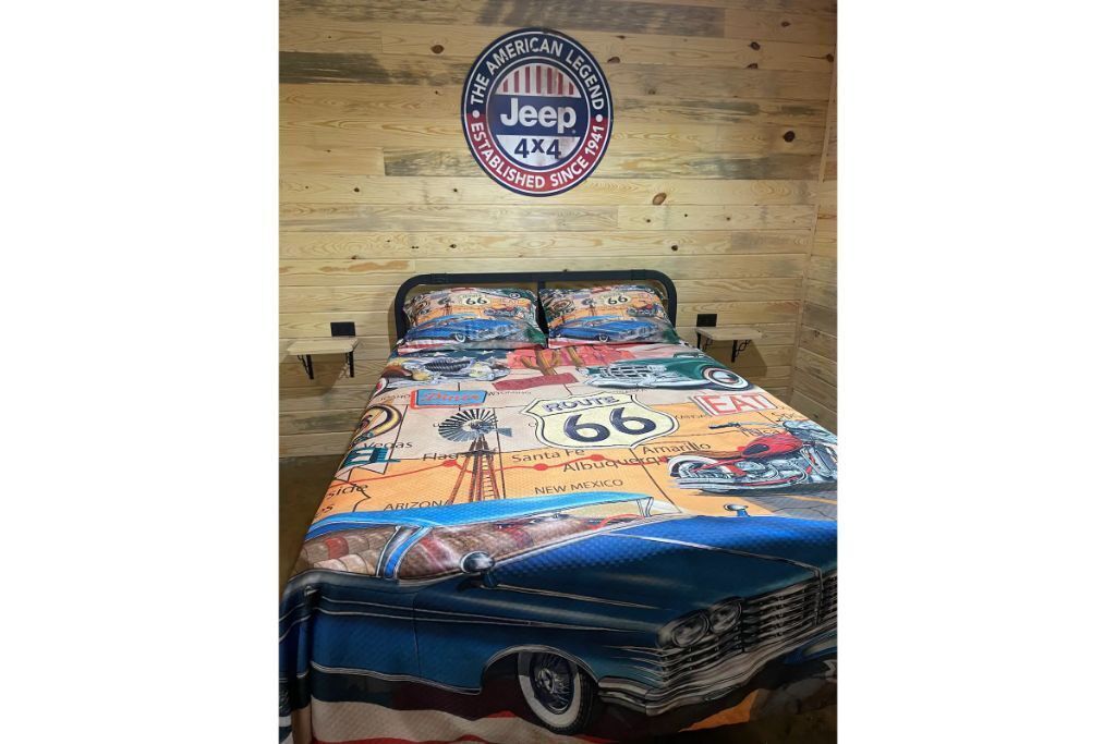 Nostalgic Route 66 Cabin near Blue Springs Ranch