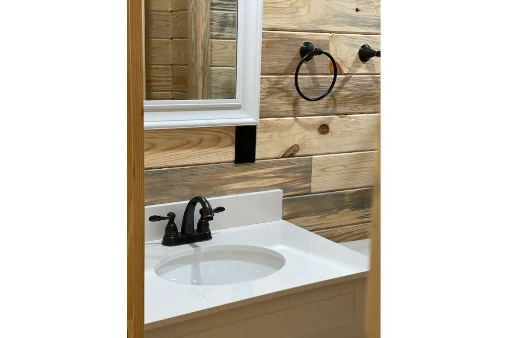 Nostalgic Route 66 Cabin near Blue Springs Ranch