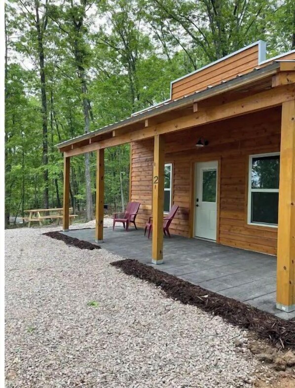 Exterior - Nostalgic Route 66 Cabin near Blue Springs Ranch (Bourbon)