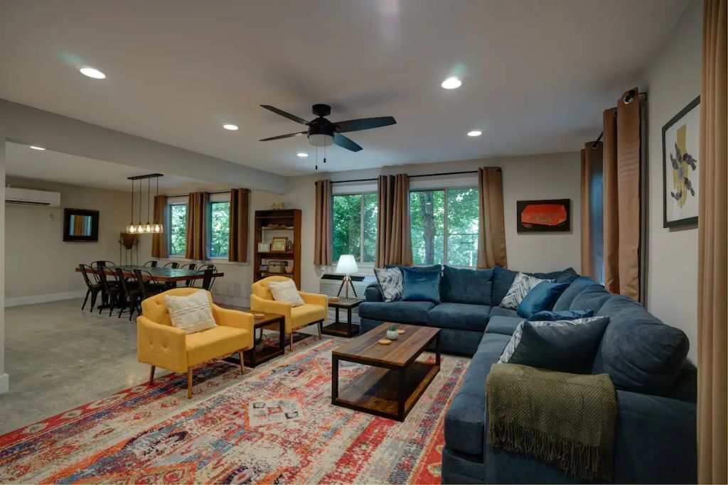 New Listing! The Hostel at Hideaway Point