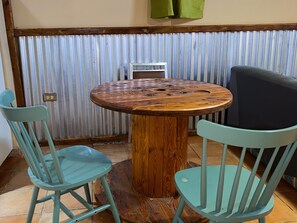 Dining - Relaxing Loft Studio Cabin - 5 min from the beach! (Savaneta)