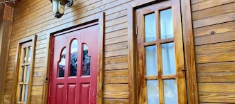 Relaxing Loft Studio Cabin - 5 min from the beach!