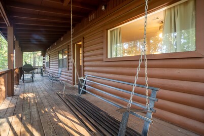 Cabin H at Safe Harbor Brady Mountain on Lake Ouachita!