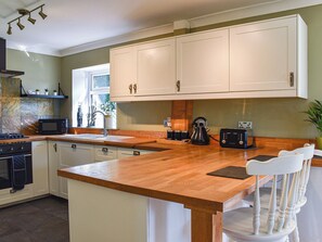 Dishwasher - A peaceful farm stay within easy reach of stunning beaches and coastline. (Gowerton, near Swansea)