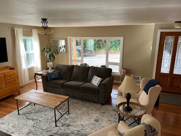 Smart TV, fireplace - Fish Hatchery House (Bandon)