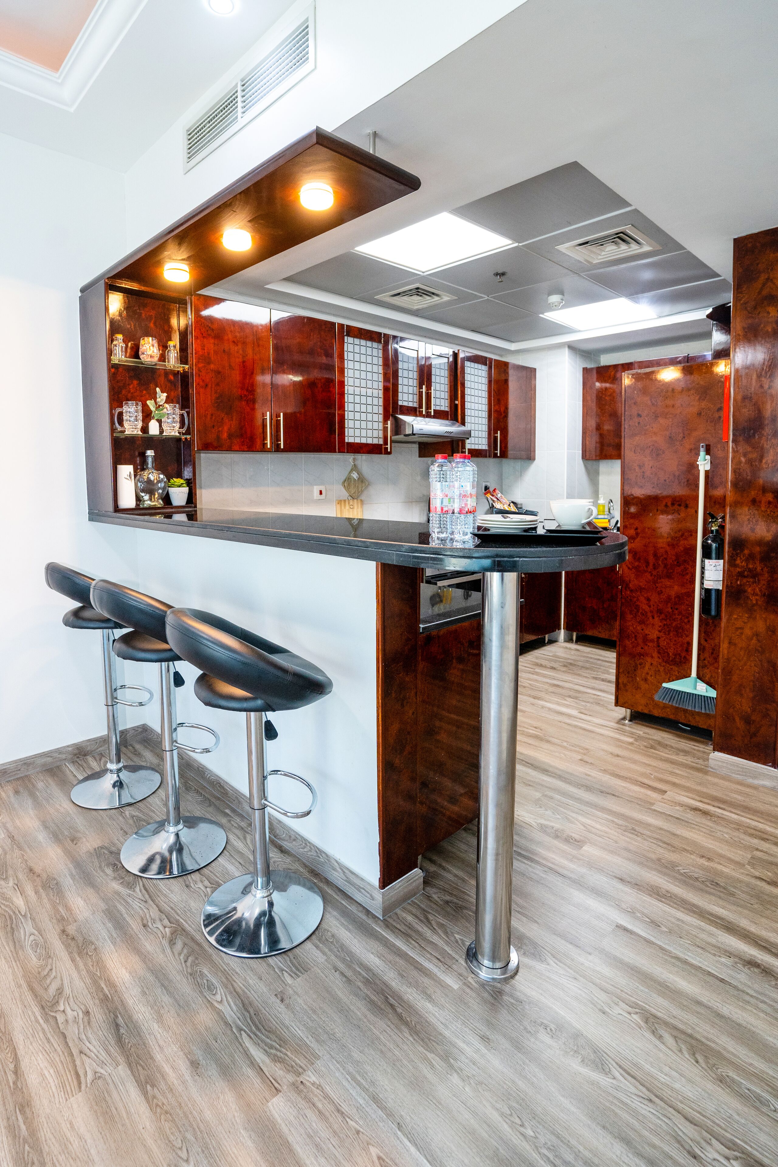 Hus – premium | Eget kjøkken | Kjøleskap, mikrobølgeovn, ovn og kokeplater