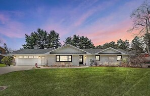 Exterior - Book your 2026 summer vacation week now! Saturday-Saturday lakeside rental. (Three Oaks)