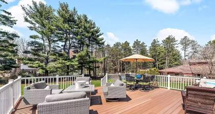 FALL - 3 night weekend getaway! Large family vacation home near Cherry Beach