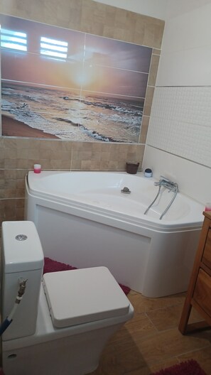 Shower, jetted bath - VILLA MIRRE - BEACHES 10MN AWAY - IN THE COUNTRYSIDE (Grande-Terre)