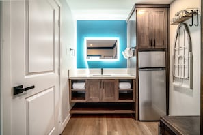 1 bedroom, in-room safe, desk, blackout drapes