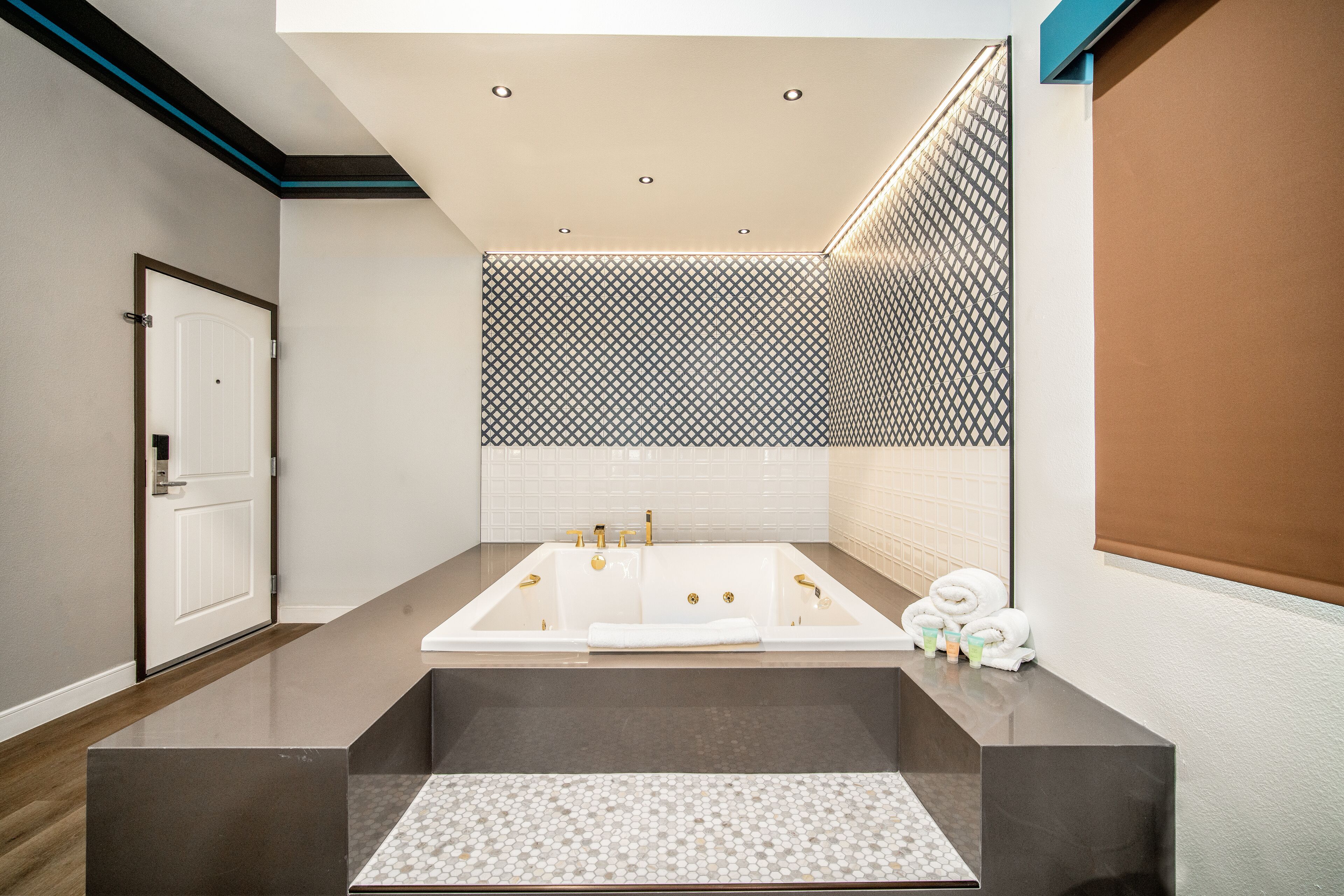 Superior Room, 1 King Bed, Jetted Tub | Private spa tub