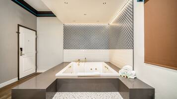 Rom – superior, 1 kingsize-seng, massasjebadekar | Privat boblebad