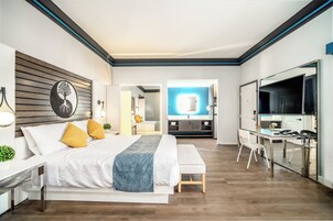 Caja de seguridad en la habitación, escritorio y cortinas blackout 