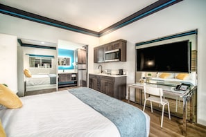 Studio Suite, 1 King Bed | 1 bedroom, in-room safe, desk, blackout drapes