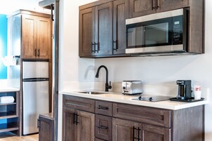 Caja de seguridad en la habitación, escritorio y cortinas blackout 