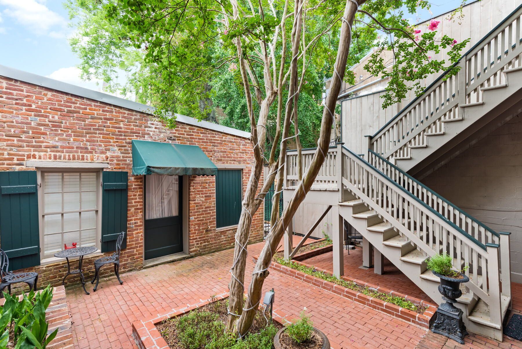  1B1B Large Apartment, Downtown Natchez, free marked off street parking