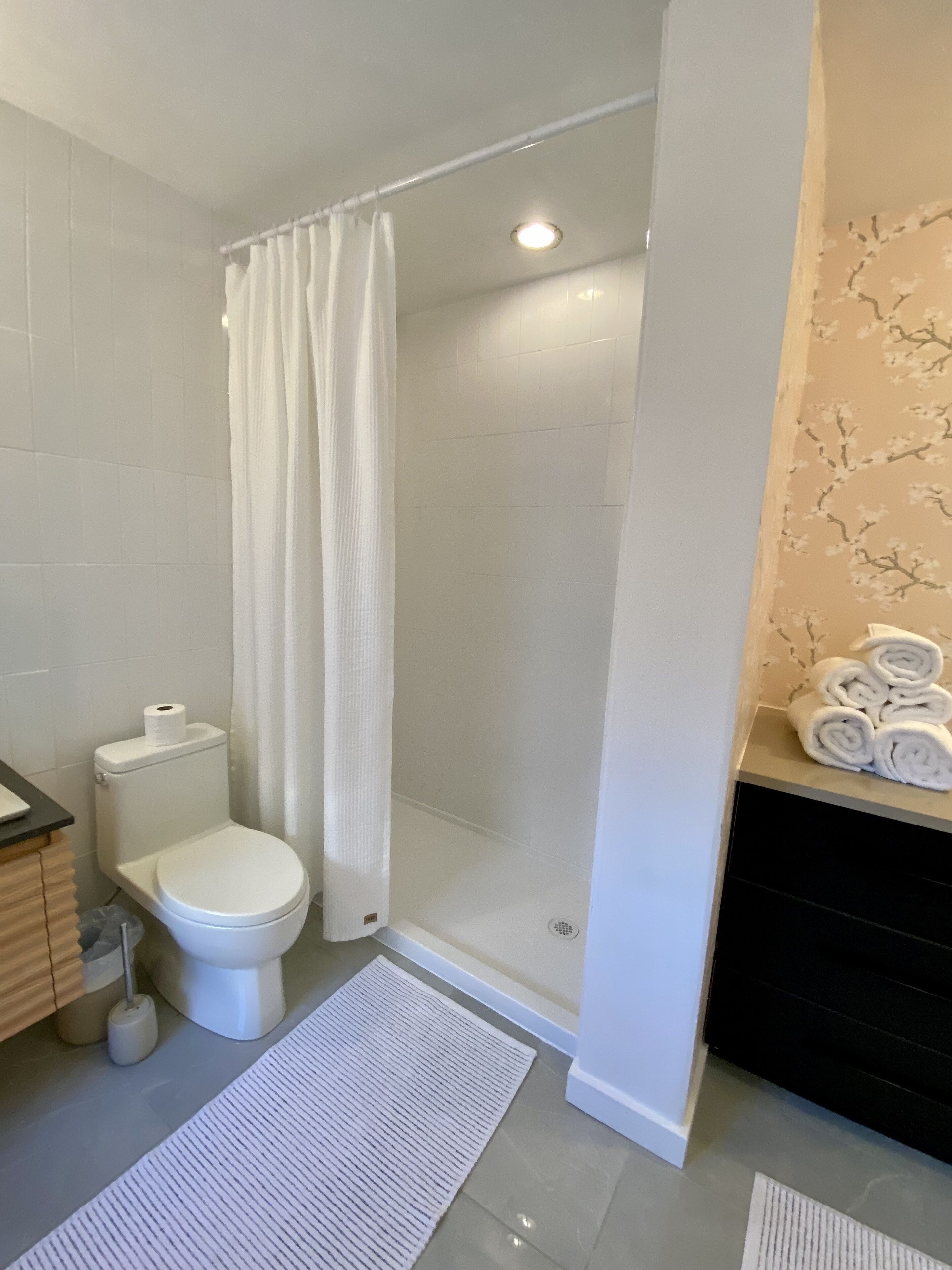 Peaceful full home in the heart of Southside Flats.