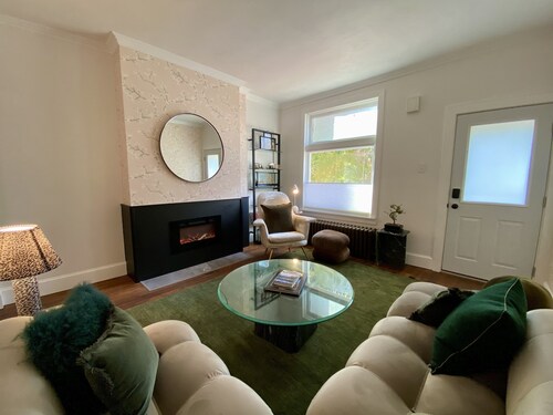 Peaceful full home in the heart of Southside Flats.