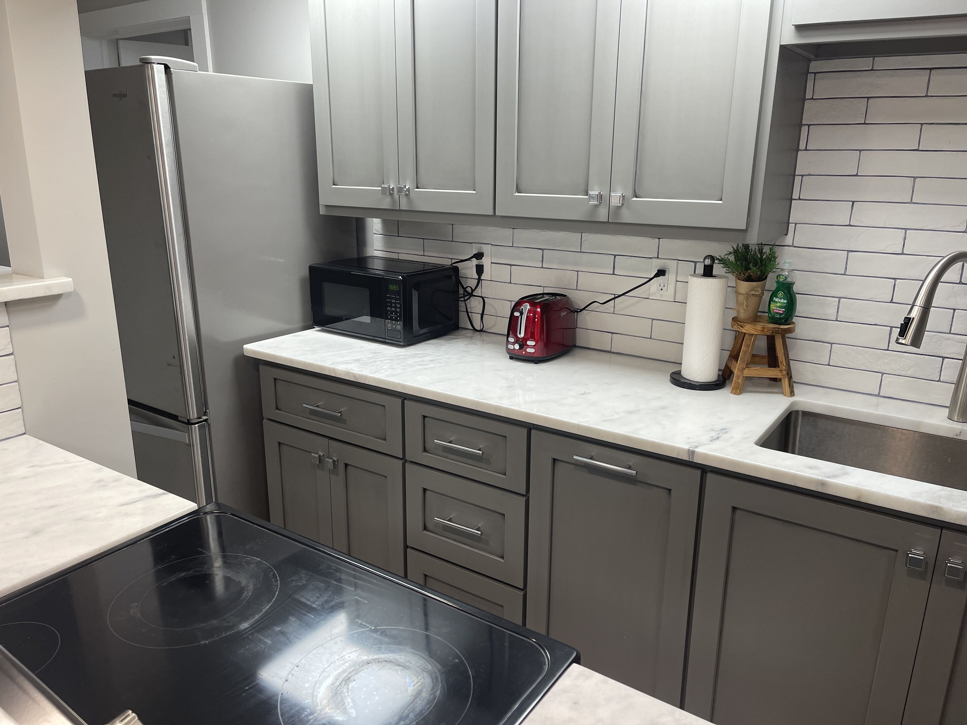 Modern, no street noise, central location!