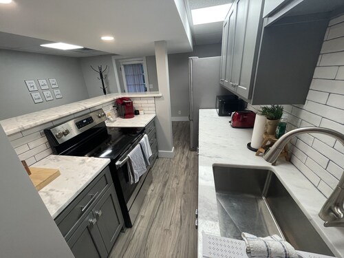 Modern, no street noise, central location!