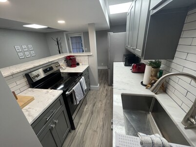 Modern, no street noise, central location!