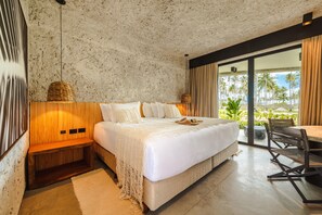 Minibar, Zimmersafe, individuell dekoriert, Schreibtisch