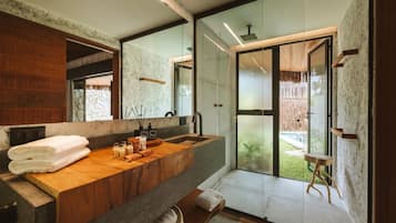 Pool Bungalow | Bathroom | Shower, rainfall showerhead, free toiletries, hair dryer