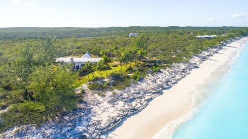 West House: 2BR House w/ Beach & Private Deck