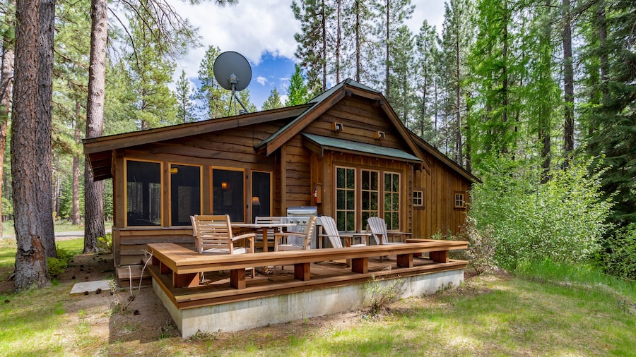 Lake Creek Lodge