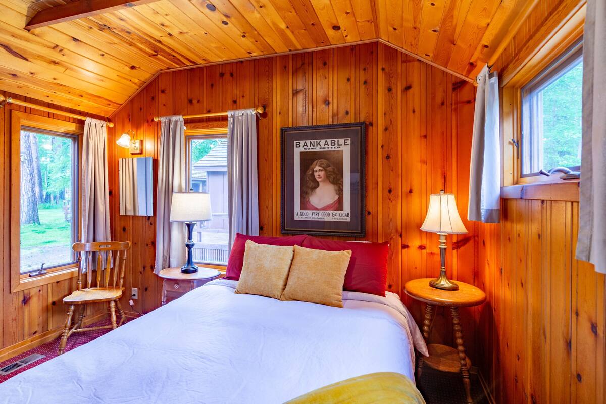 Individually decorated, individually furnished, bed sheets